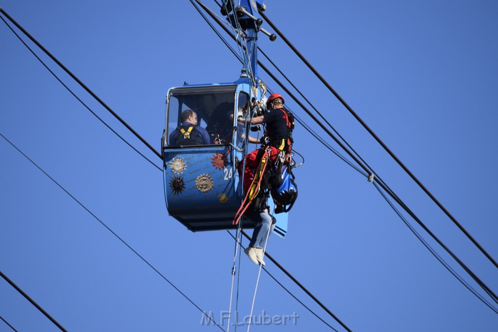 Koelner Seilbahn Gondel blieb haengen Koeln Linksrheinisch P412.JPG - Miklos Laubert